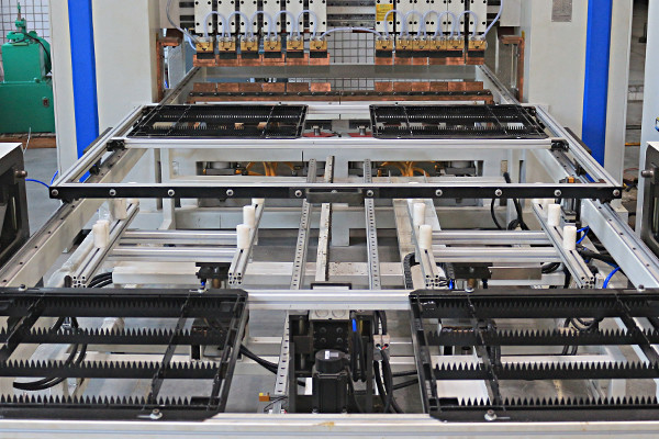 Mesin Las Wire Mesh Tipe Hwashi Gantry untuk Rangka Rak Kulkas