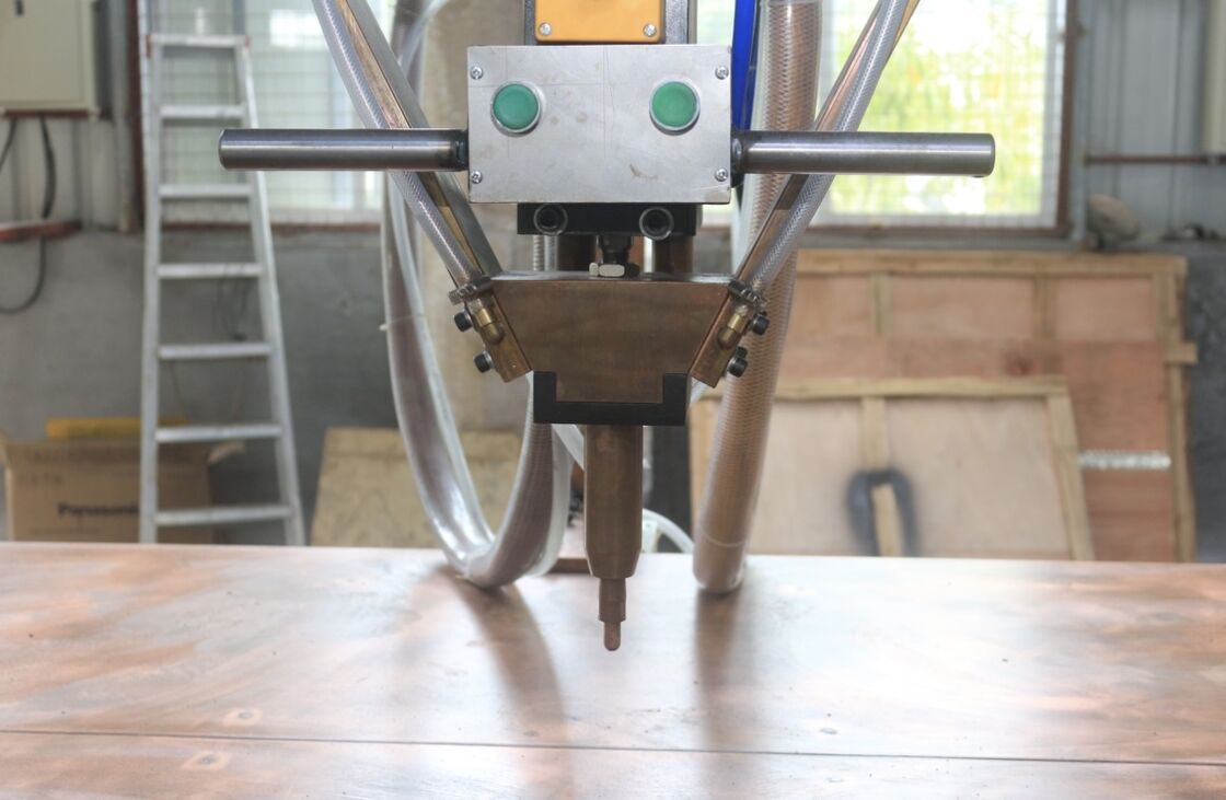 Mesin pengelasan titik meja dengan pengontrol layar sentuh cerdas untuk lenturan presisi dan ketebalan pengelasan 3,0+3,0 MM