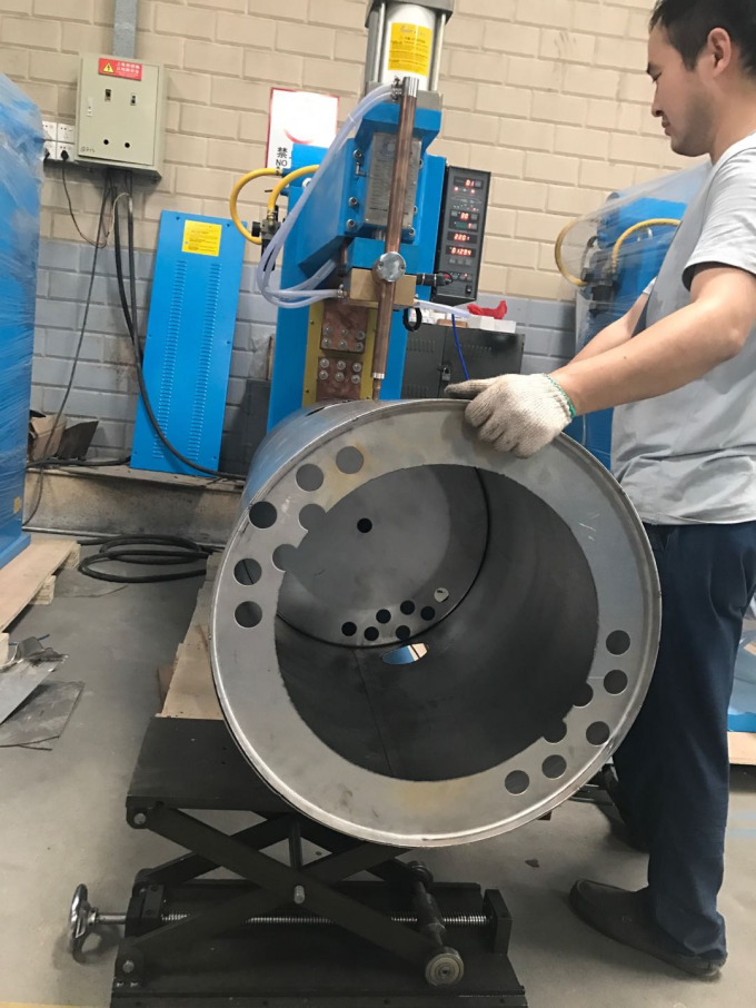 Hwashi Kualitas tinggi stainless steel otomatis stasiun ganda lingkaran Rolling Seam Mesin Pengelasan Produsen untuk tangki minyak 3