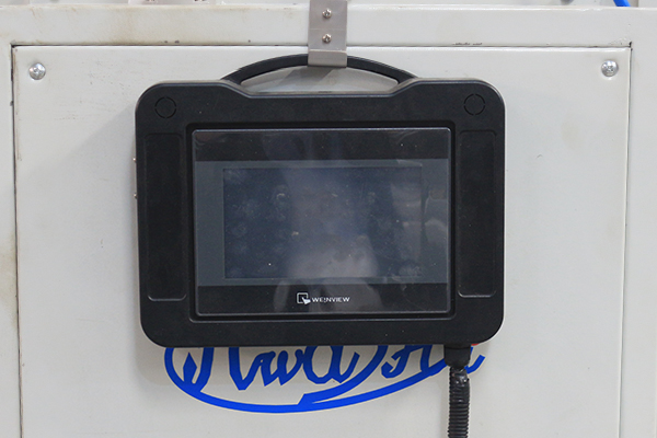 Maksimalkan Efisiensi dengan Mesin Lini Produksi Kondensor Pipa Kawat Kulkas Kami Mesin Pengelasan dan Pembengkokan 3