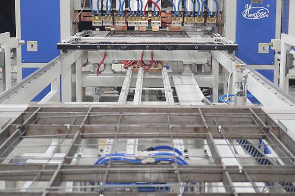 Maksimalkan Efisiensi dengan Mesin Lini Produksi Kondensor Pipa Kawat Kulkas Kami Mesin Pengelasan dan Pembengkokan 6